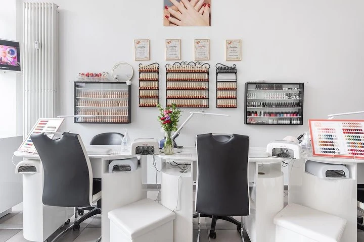 DN Nails 'n Lashes – Foto 1