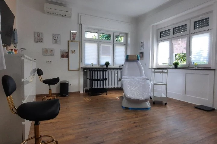 Dr. Ästhet Balani – zu weiteren Stadtteilen, Stuttgart
