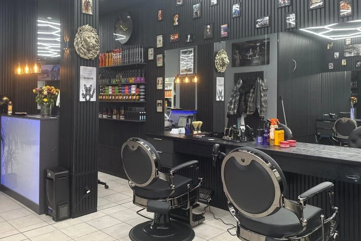 Eighty One Friseur Salon – Theresienstraße, München