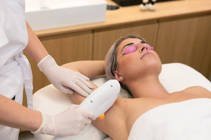 Elenis Vision Coiffeur – Niederkassel, Rheinland-Pfalz