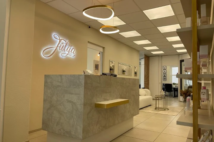 Julia Beca Cosmetics – zu weiteren Stadtteilen, Stuttgart