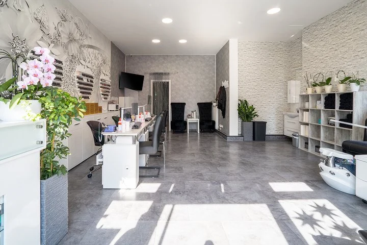 Linh Nails Berlin – Weinmeisterstraße, Berlin