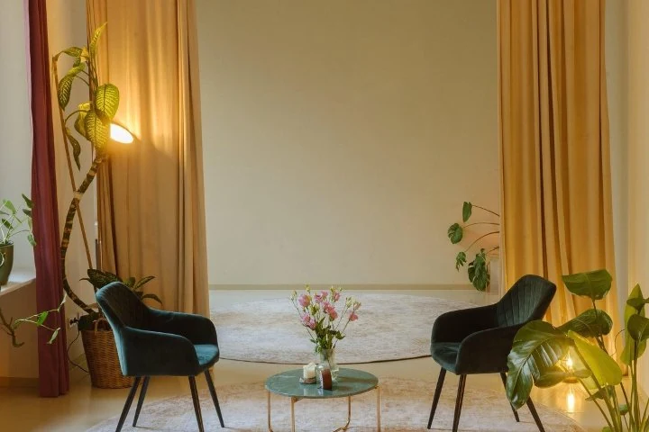 Muy Lunar Massage - Osmos Studio – Schillerkiez, Berlin