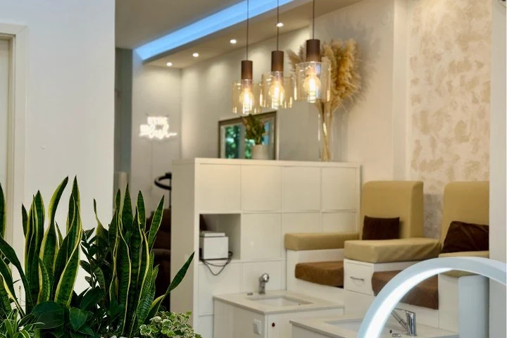SHINE 61 Lashes und Nagelstudio – Prenzlauer Berg, Berlin