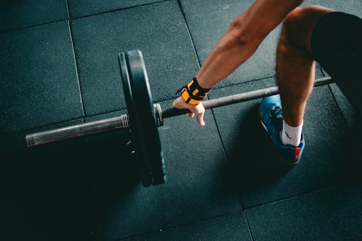 Intensives EMS Training im modernen Fitnessstudio